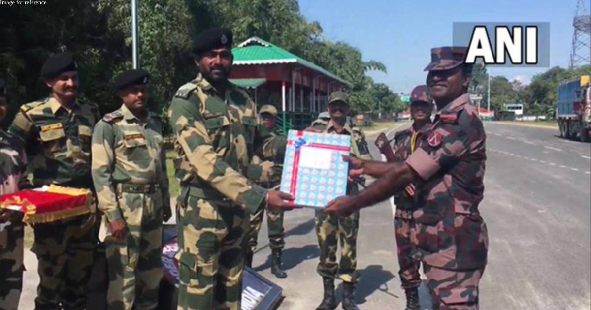 West Bengal: BSF, Border Guards Bangladesh exchange sweets on Diwali